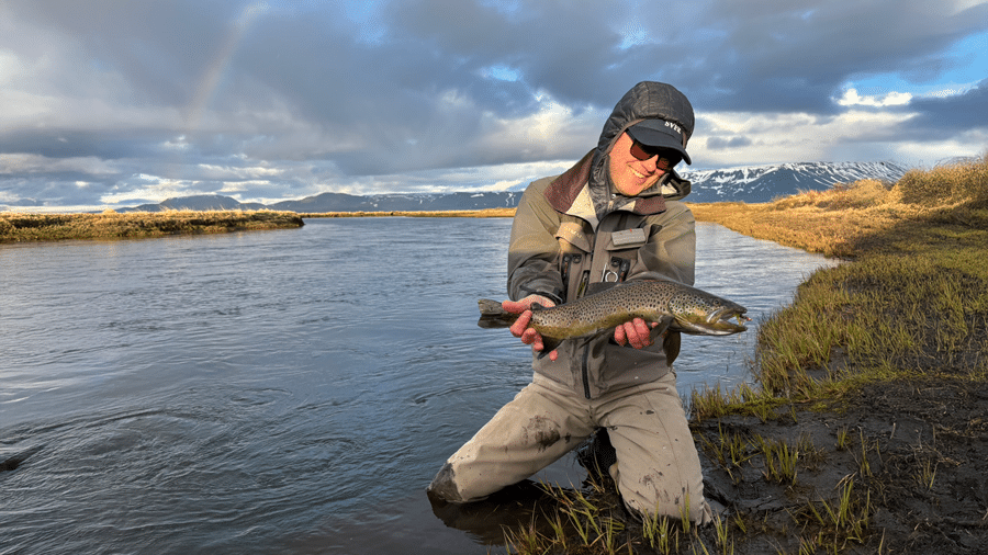 Hrannar Pétursson með flottan urriða úr Kráká 