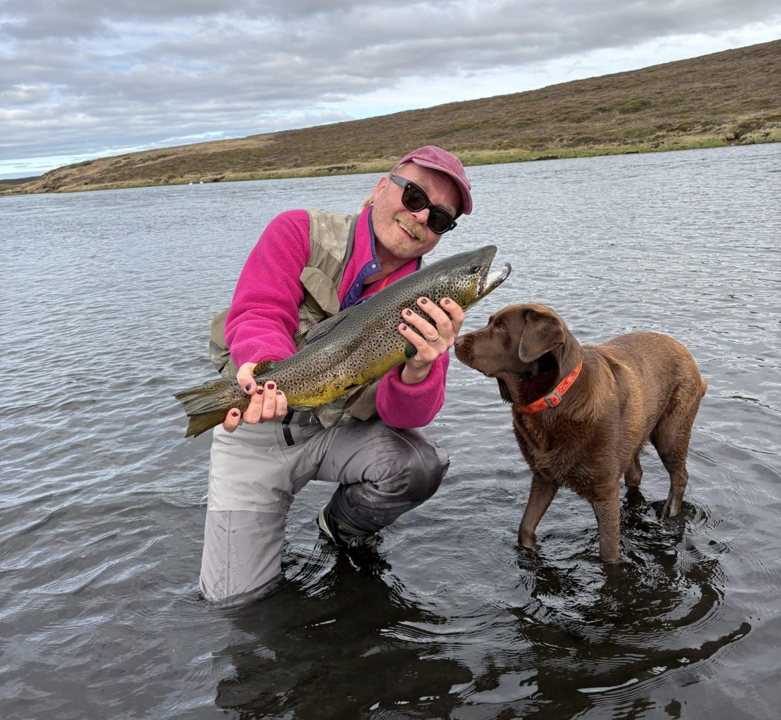 Veiðimaður með 62 urriða úr Höskuldarvík